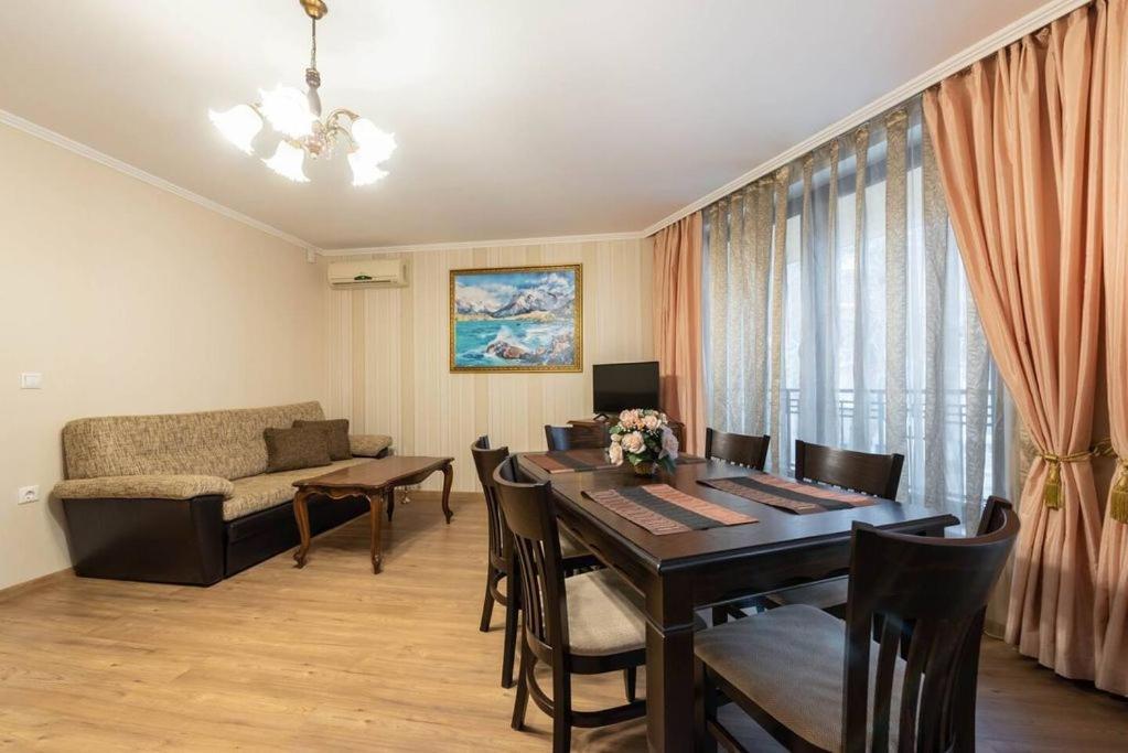 Vazov Residence , Two Bedroom Top Centre Apartment Varna Extérieur photo